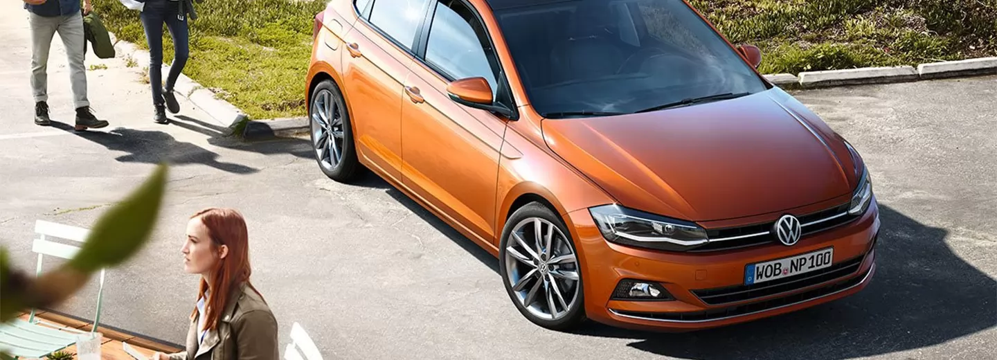 Fotografía del Volkswagen Polo en color naranja