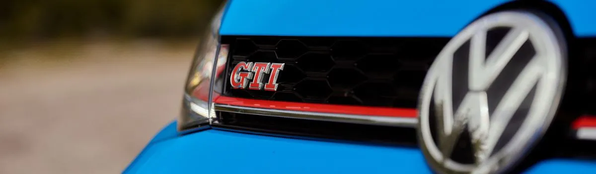 Volkswagen Golf azul GTI